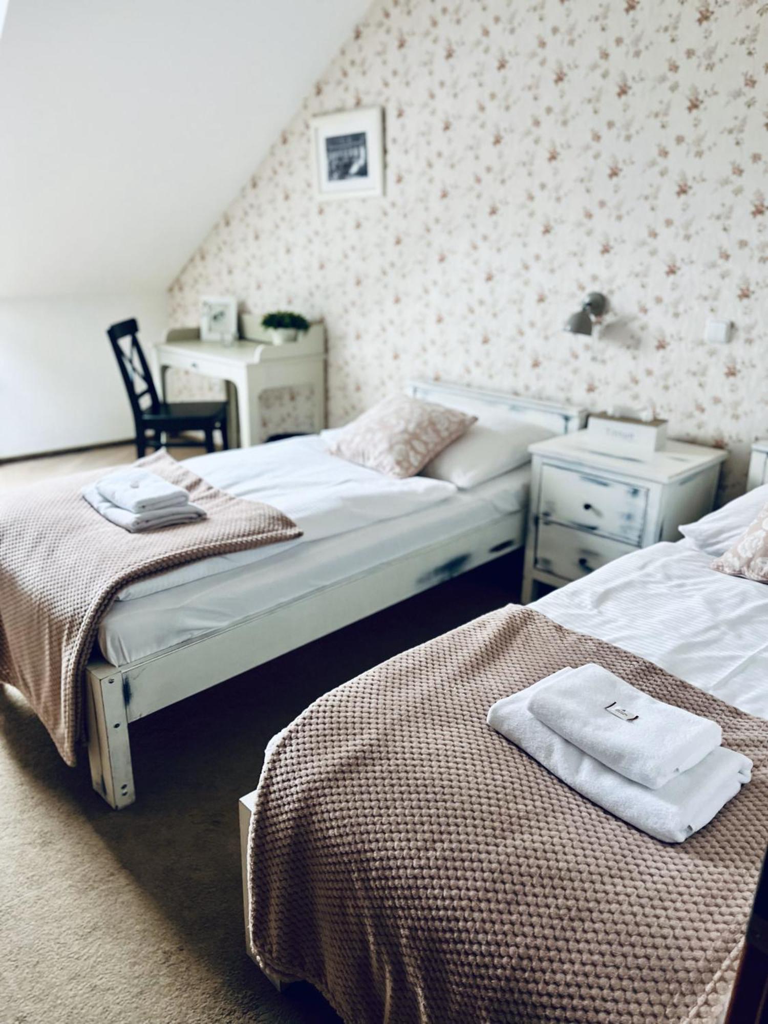 Hotel Posta Sobotka Ngoại thất bức ảnh