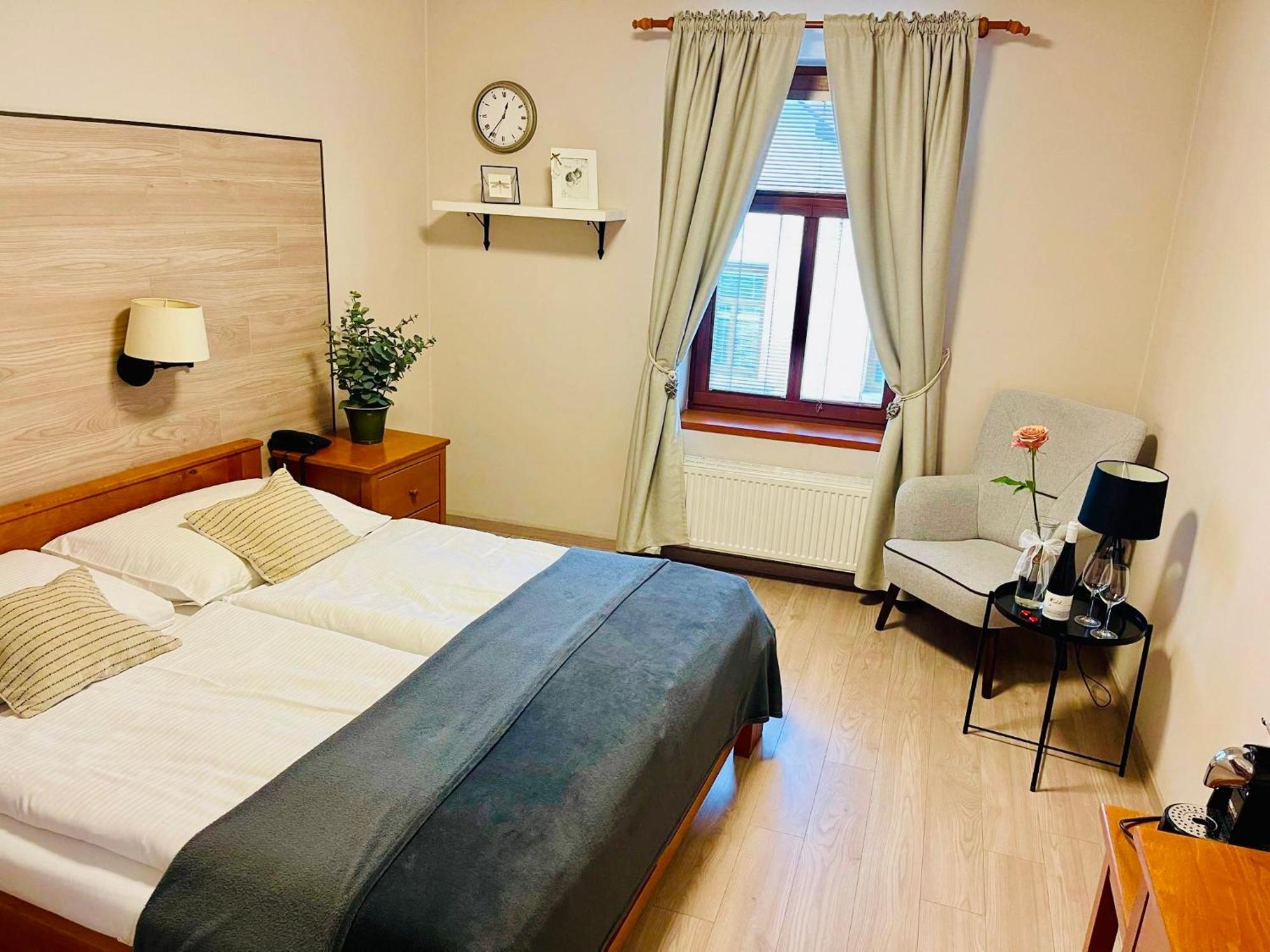 Hotel Posta Sobotka Ngoại thất bức ảnh