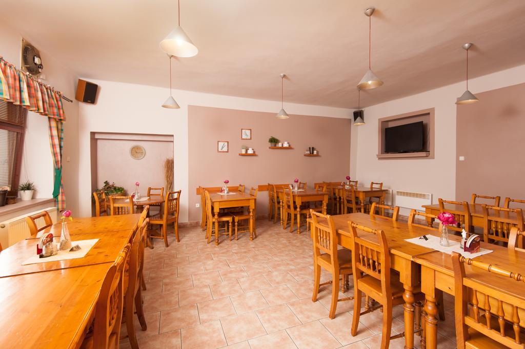 Hotel Posta Sobotka Ngoại thất bức ảnh